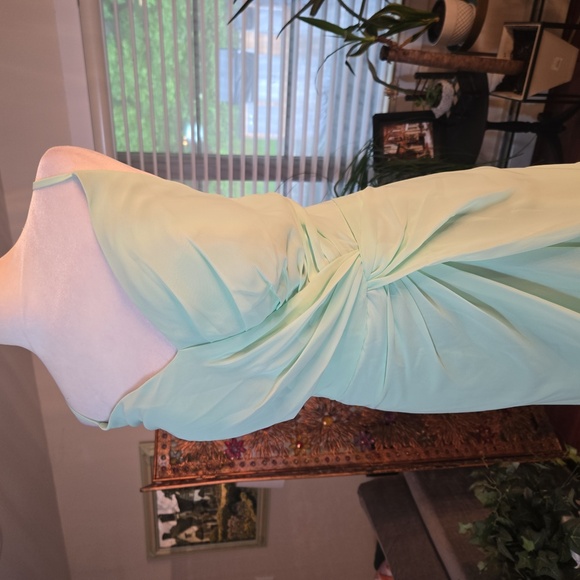 NWT JJs HOUSE Chiffon Draped Pleated Fit & Flare Formal Gown Sz 16 Mint Green - Picture 2 of 8